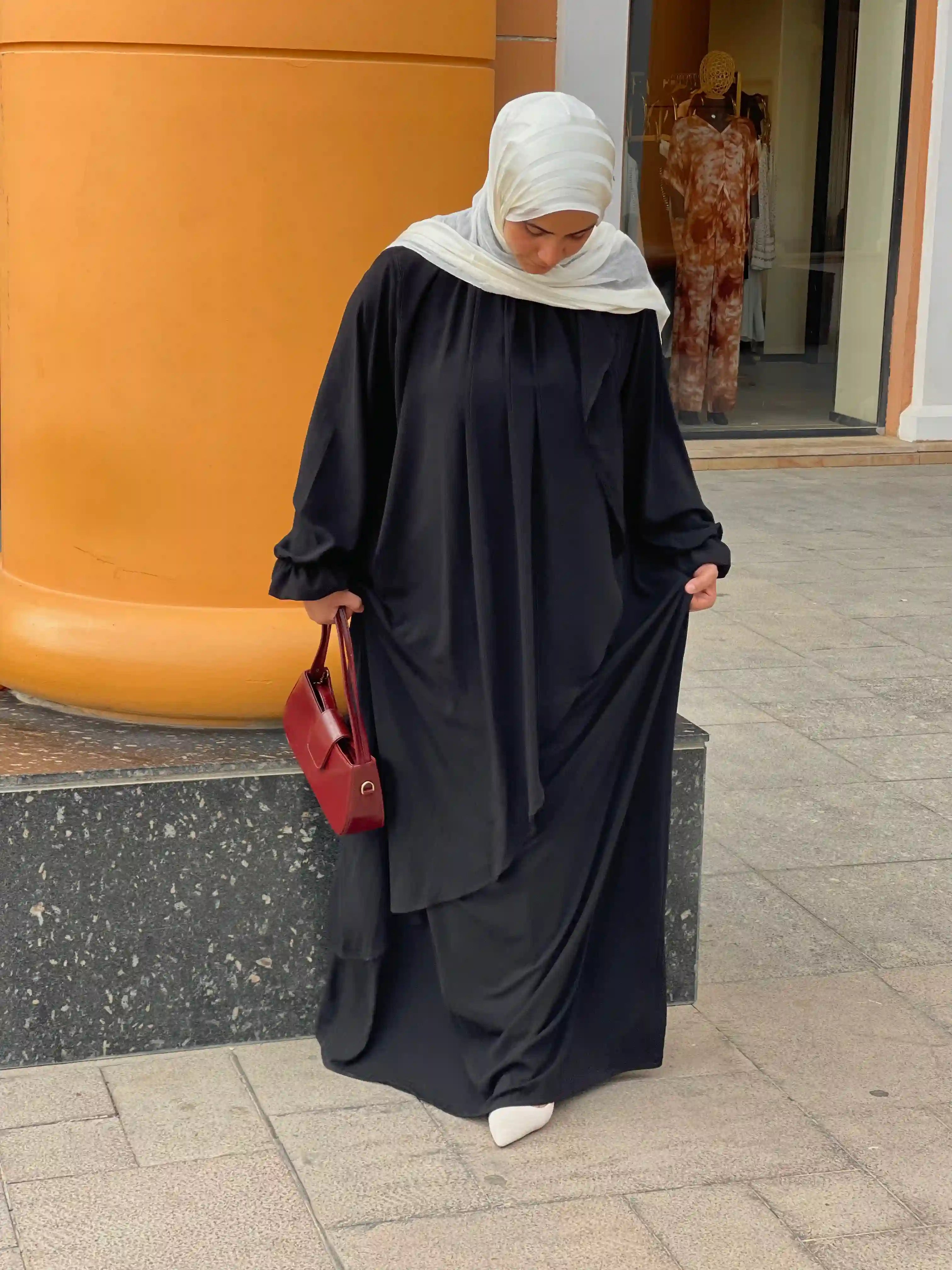 عباية كم وردة