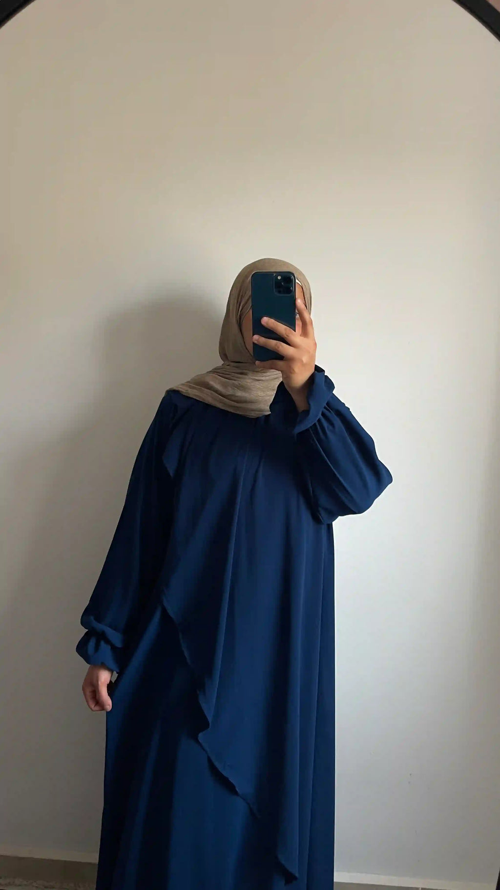 عباية كم وردة