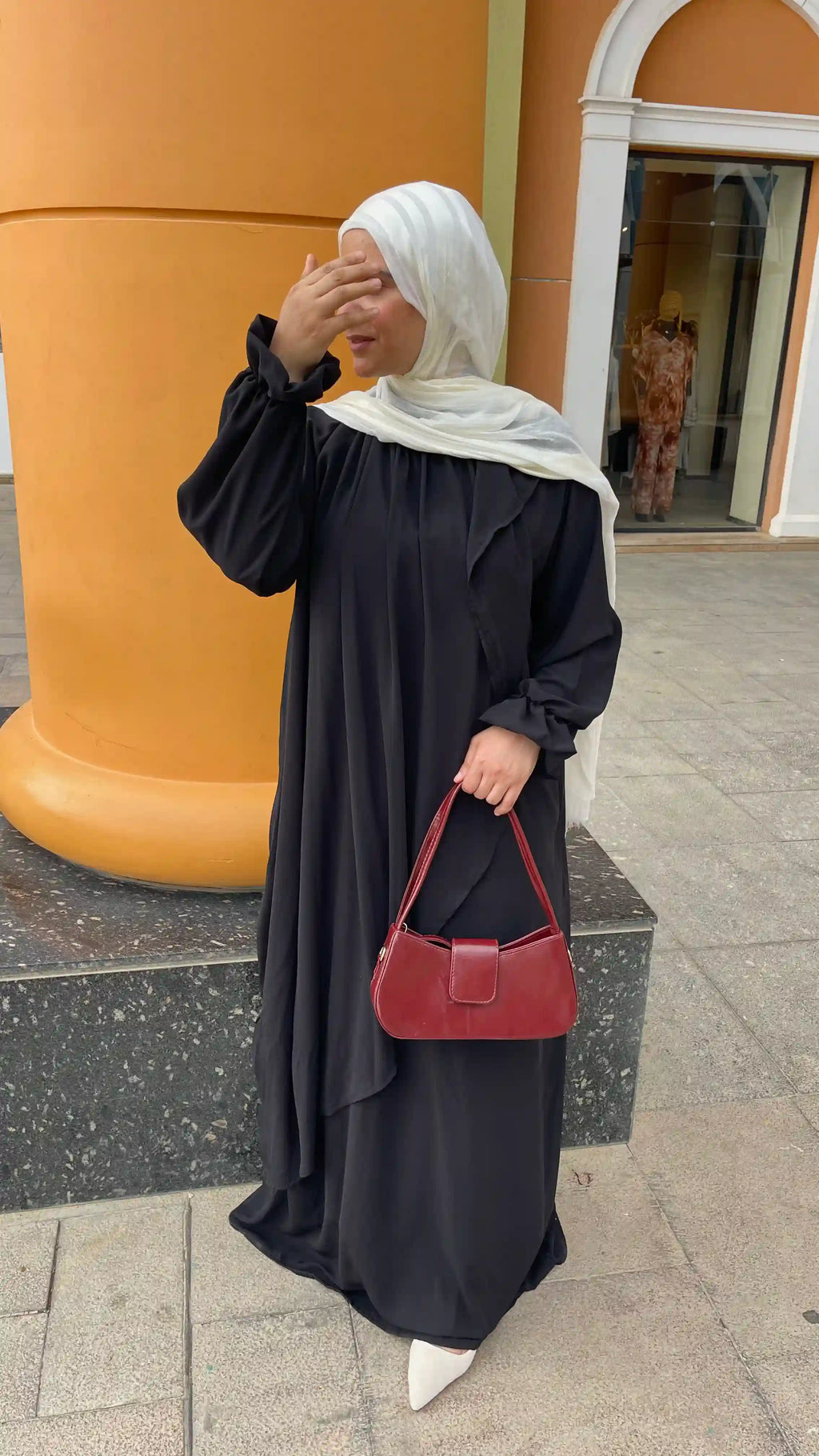 عباية كم وردة