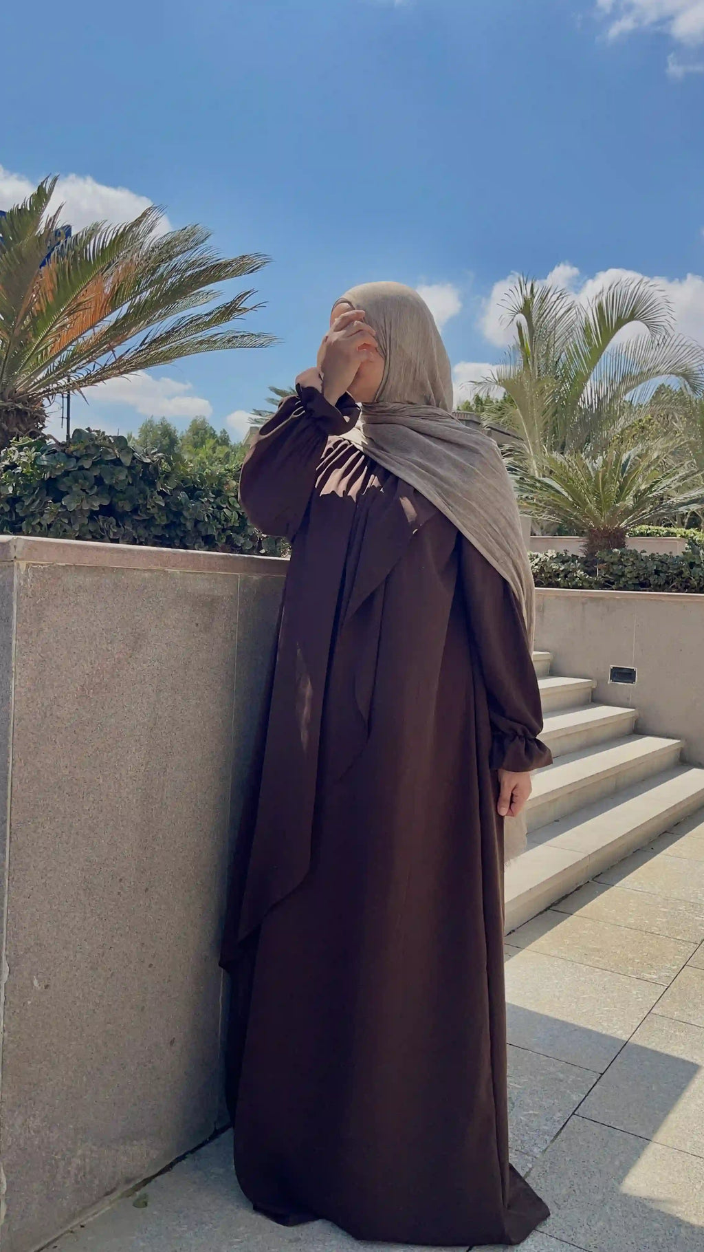 عباية كم وردة