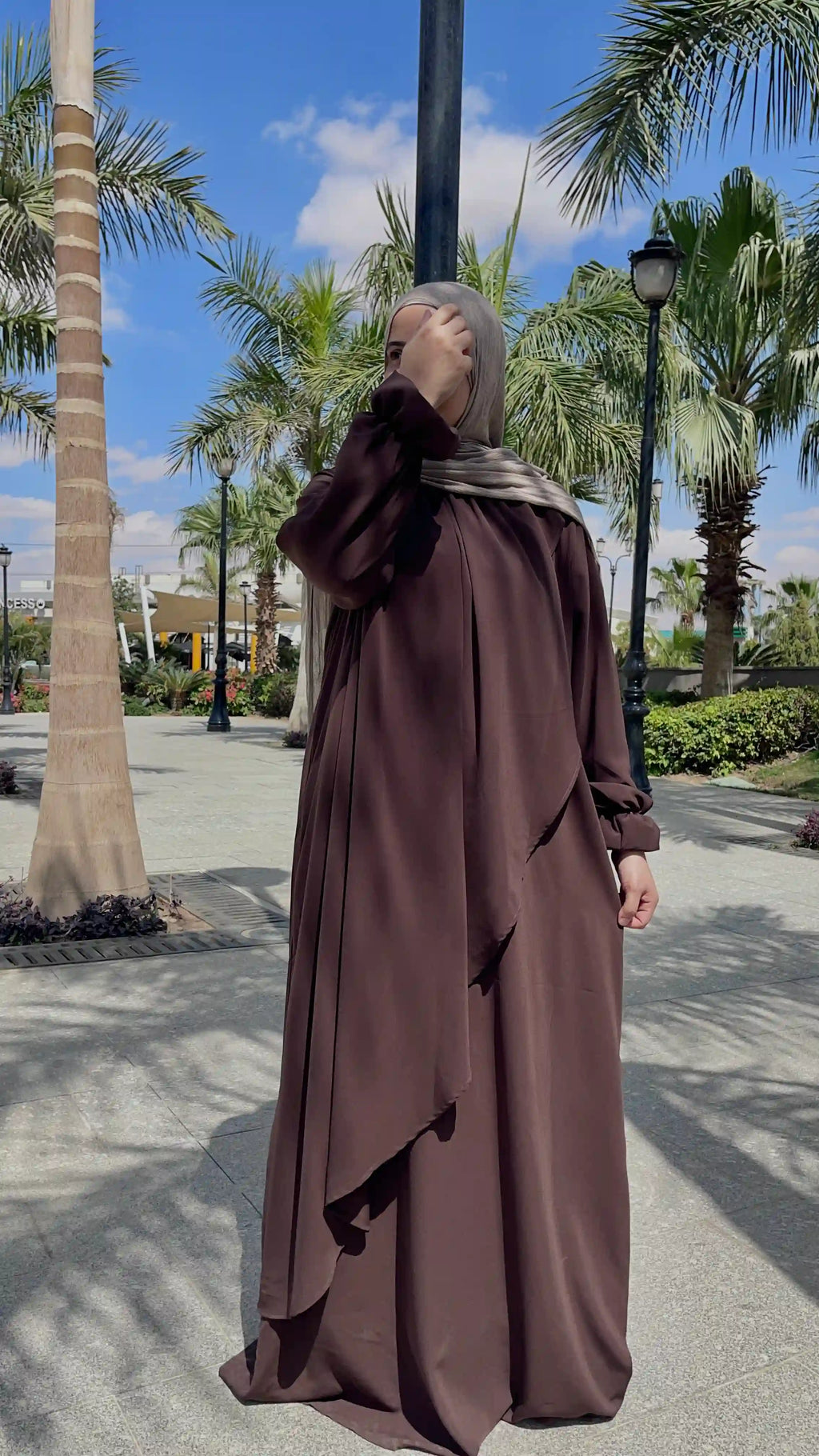 عباية كم وردة